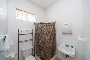 Henry's GuestHouse - Hostel