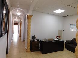 Henry's GuestHouse - Hostel