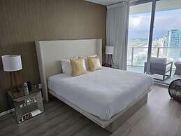 Lyfe Residence Building - Private apts over the beach