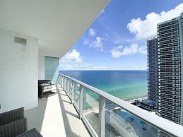 Lyfe Residence Building - Private apts over the beach