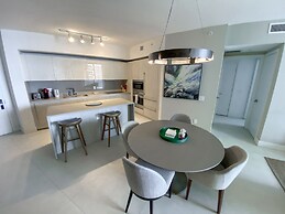 Lyfe Residence Building - Private apts over the beach