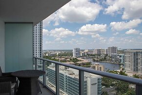 Lyfe Residence Building - Private apts over the beach