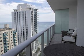 Lyfe Residence Building - Private apts over the beach