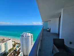 Lyfe Residence Building - Private apts over the beach