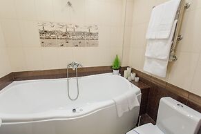Royal Suite near Lake