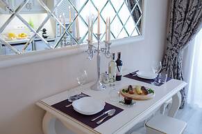 Royal Suite near Lake