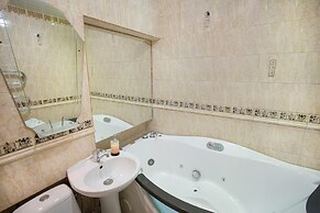 Royal Suite near Lake