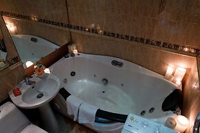 Royal Suite near Lake