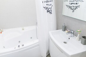 Royal Suite near Lake