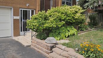 Applewood Hills Apartment