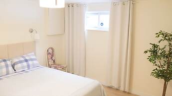 Applewood Hills Apartment