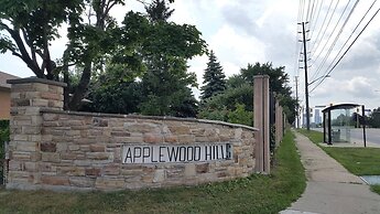 Applewood Hills Apartment