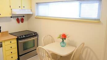 Applewood Hills Apartment