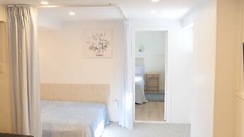 Applewood Hills Apartment