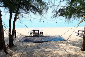 Tharadol Beach Resort