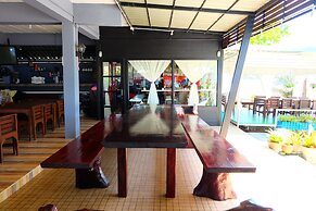 Tharadol Beach Resort