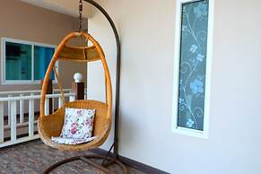 Tharadol Beach Resort