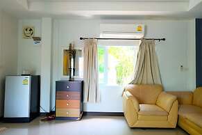 Tharadol Beach Resort