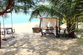 Tharadol Beach Resort