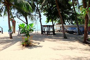 Tharadol Beach Resort