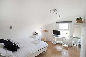 Wimbledon South by Allô Housing