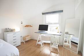 Wimbledon South by Allô Housing