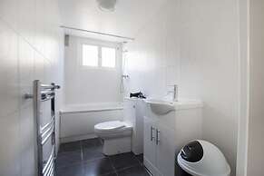 Wimbledon South by Allô Housing