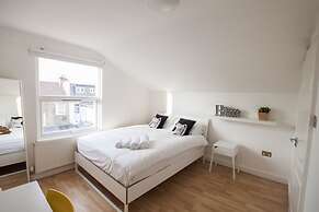 Wimbledon South by Allô Housing