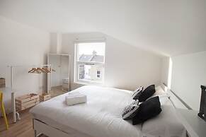 Wimbledon South by Allô Housing