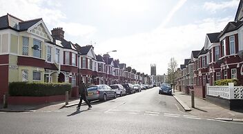 Wimbledon South by Allô Housing