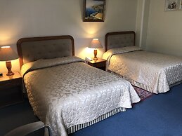 Ever Green Hotel