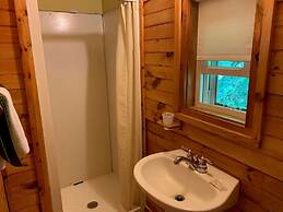 Pine Crest Motel And Cabins