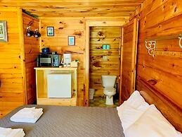 Pine Crest Motel And Cabins