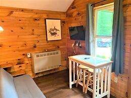 Pine Crest Motel And Cabins