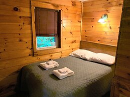 Pine Crest Motel And Cabins