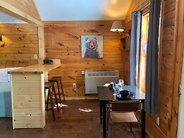 Pine Crest Motel And Cabins