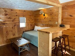 Pine Crest Motel And Cabins