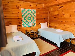 Pine Crest Motel And Cabins