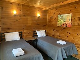 Pine Crest Motel And Cabins