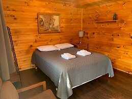 Pine Crest Motel And Cabins