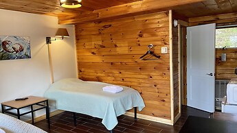 Pine Crest Motel And Cabins