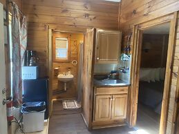 Pine Crest Motel And Cabins