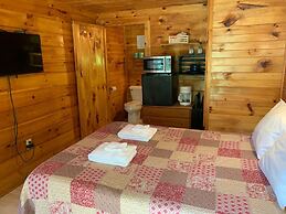 Pine Crest Motel And Cabins