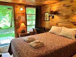 Pine Crest Motel And Cabins