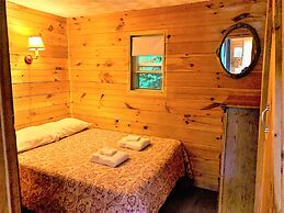 Pine Crest Motel And Cabins