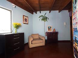 Quetzalroo Boutique Hostel