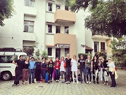 Quetzalroo Boutique Hostel
