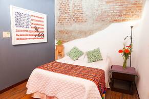 Quetzalroo Boutique Hostel