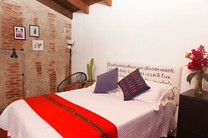 Quetzalroo Boutique Hostel