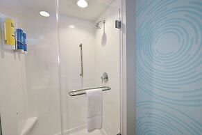 Tru by Hilton Lawrence